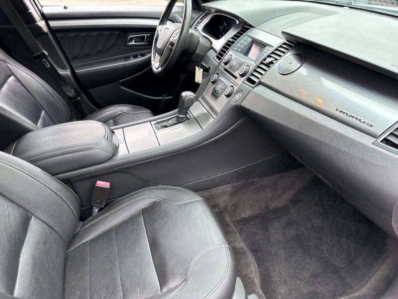 2015 Ford Taurus SEL