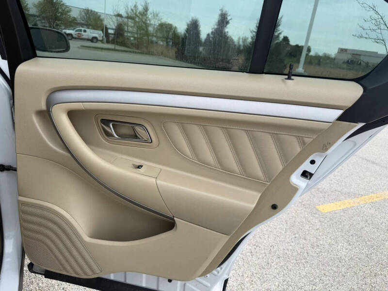 2017 Ford Taurus SEL