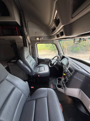 2023 Peterbilt 579