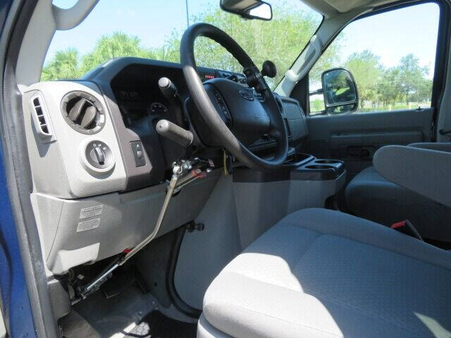 2011 Ford E-Series E-350 SD XLT