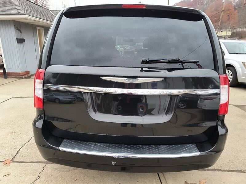 2014 Chrysler Town and Country Touring
