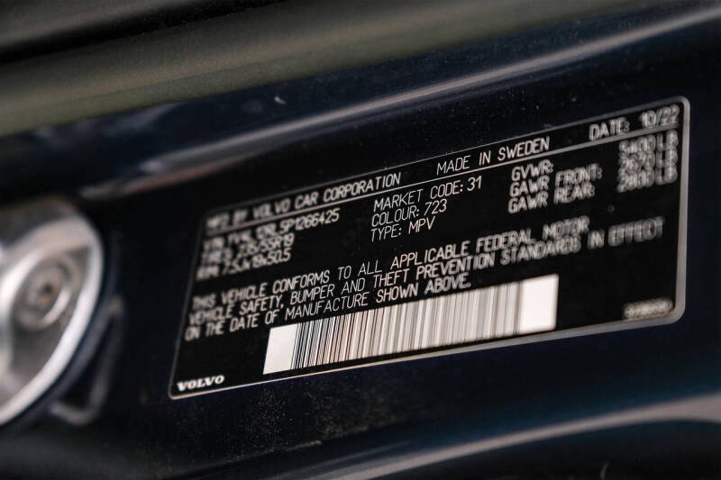 2023 Volvo XC60 B5 Plus Dark Theme