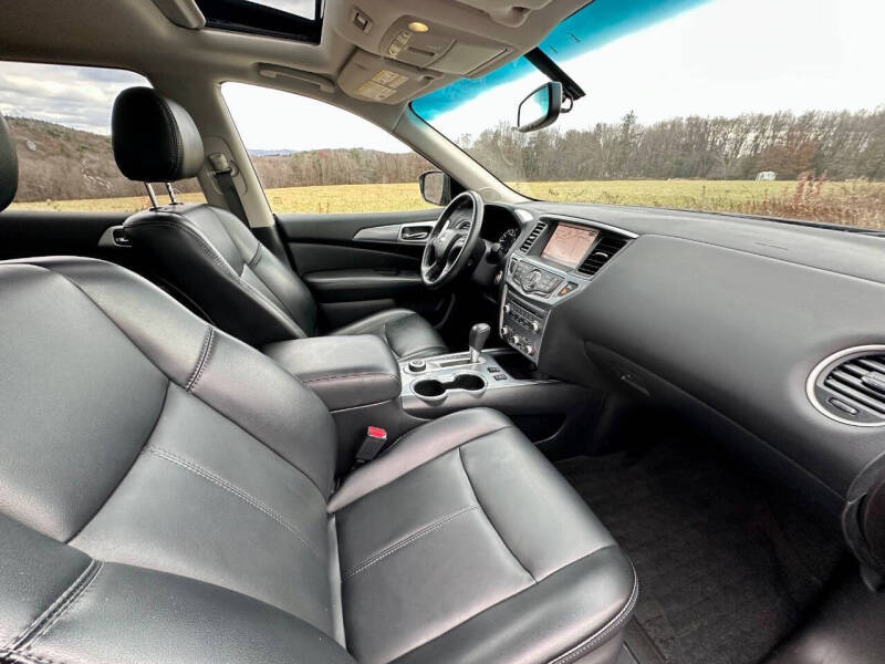 2017 Nissan Pathfinder SL