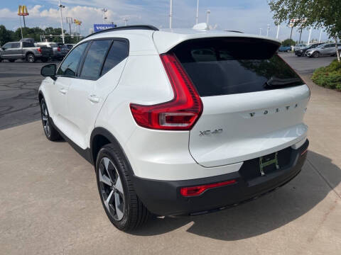 2026 Volvo XC40 B5 Core