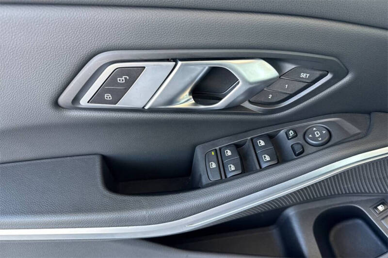 2023 BMW 3 Series 330e