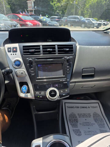 2014 Toyota Prius v Five