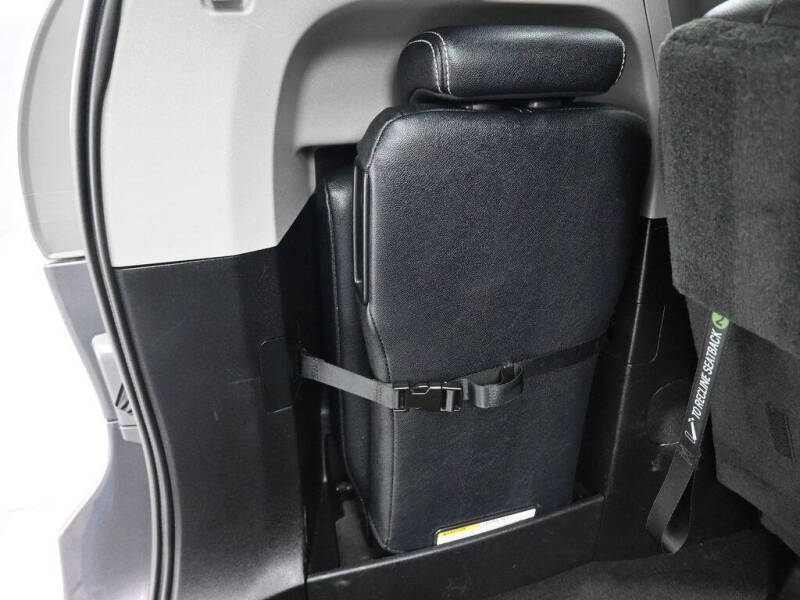 2017 Toyota Sienna SE Premium 8-Passenger