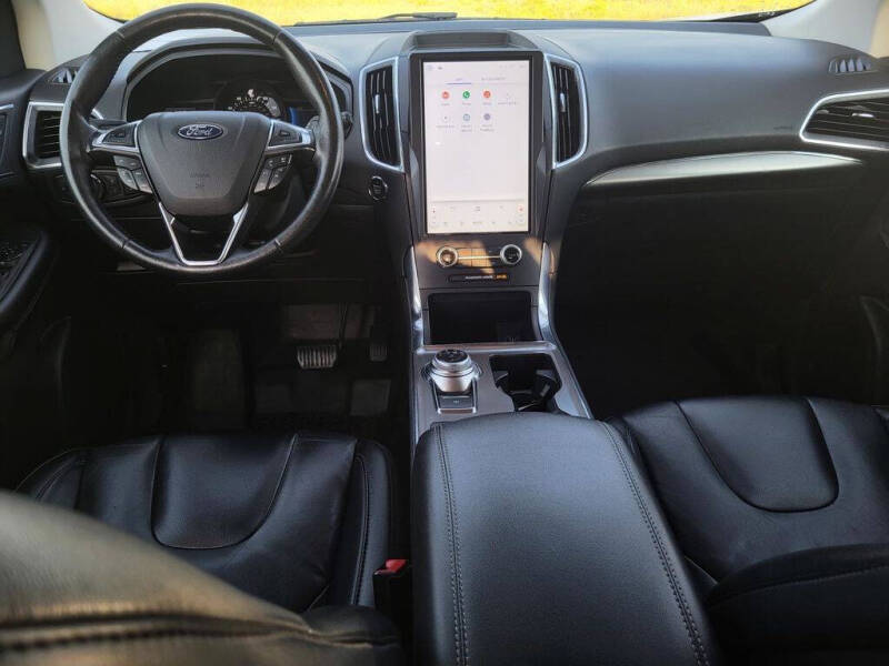 2022 Ford Edge Titanium