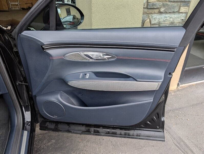 2023 Genesis GV70 2.5T Standard