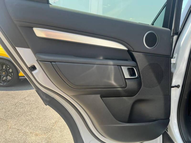 2020 Land Rover Discovery Landmark Edition