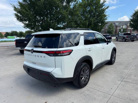 2025 Nissan Pathfinder SV