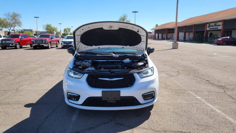 2024 Chrysler Pacifica Plug-In Hybrid Select