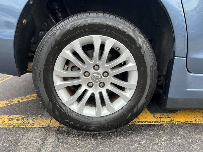 2016 Toyota Sienna XLE 8-Passenger
