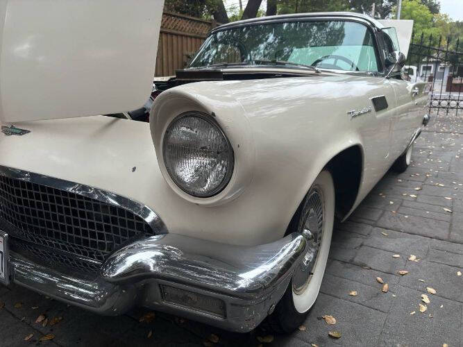 1957 Ford Thunderbird