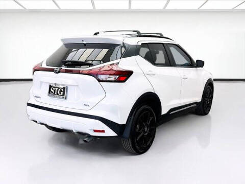 2022 Nissan Kicks SR