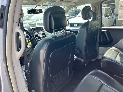 2014 Chrysler Town and Country Touring