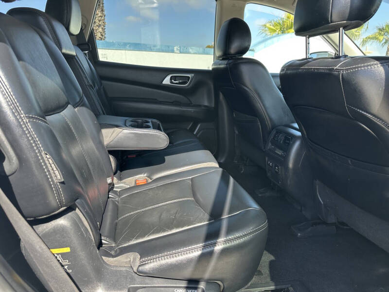 2019 Nissan Pathfinder SL