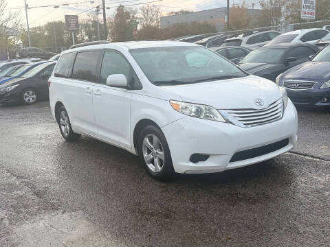 2015 Toyota Sienna LE 8-Passenger