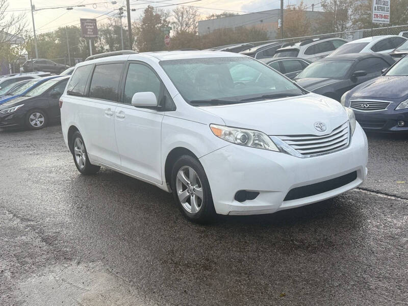 2015 Toyota Sienna LE 8-Passenger