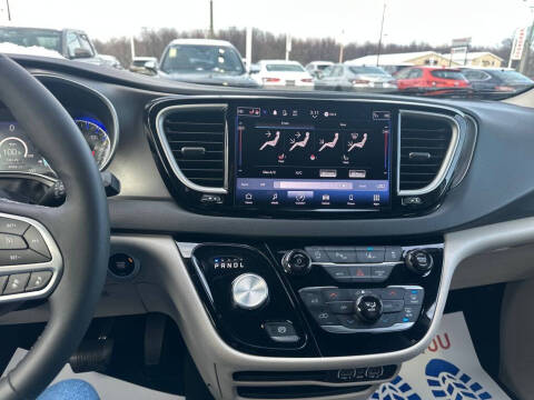 2024 Chrysler Pacifica Touring L