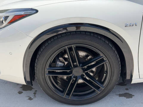 2017 Infiniti QX30 Sport