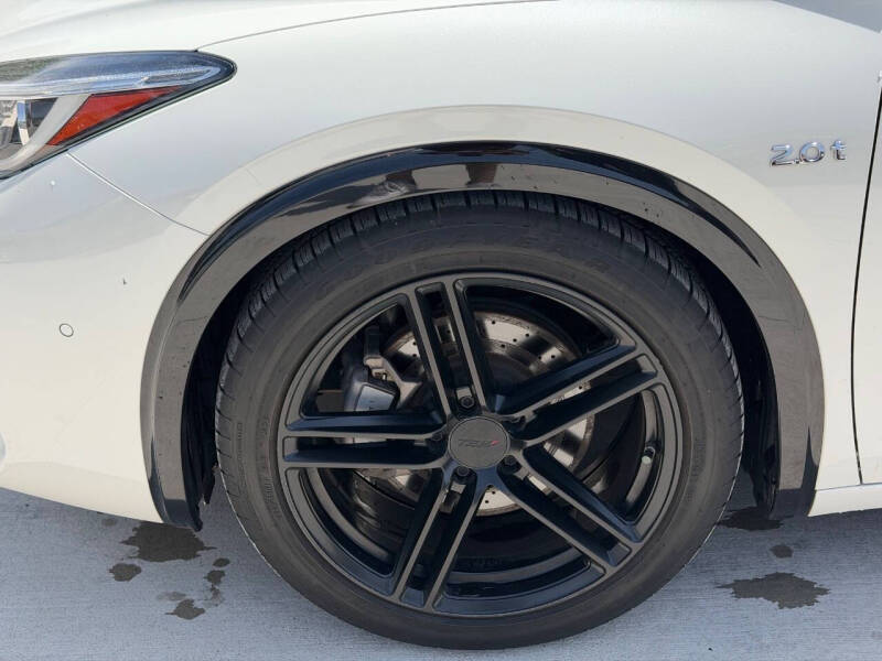 2017 Infiniti QX30 Sport