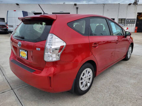2014 Toyota Prius v Five