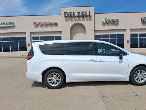 2027 Chrysler Pacifica Select