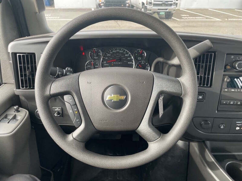 2025 Chevrolet Express 3500