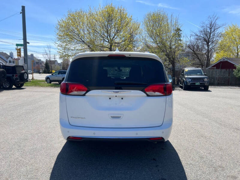 2020 Chrysler Pacifica Touring L