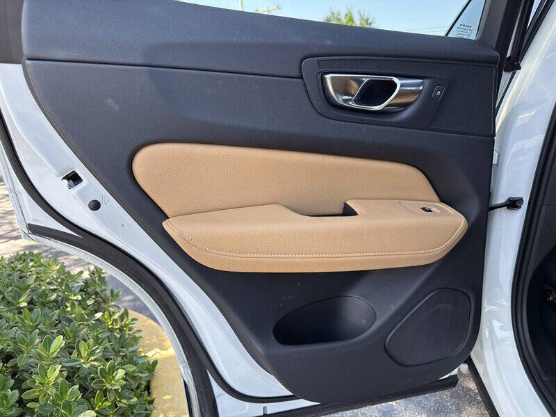 2020 Volvo XC60 27
