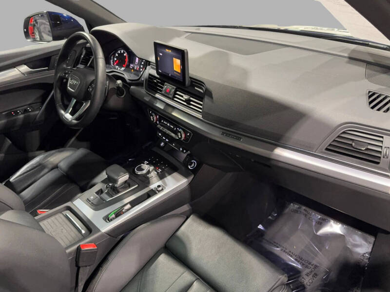 2020 Audi Q5 quattro Titanium Premium 45 TFSI