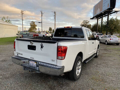 2015 Nissan Titan SV