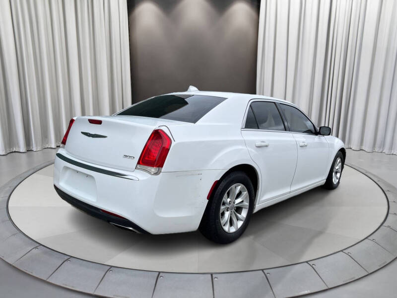 2016 Chrysler 300 Anniversary Package photo 3