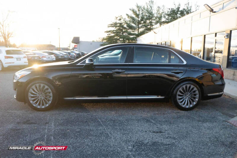 2017 Genesis G90