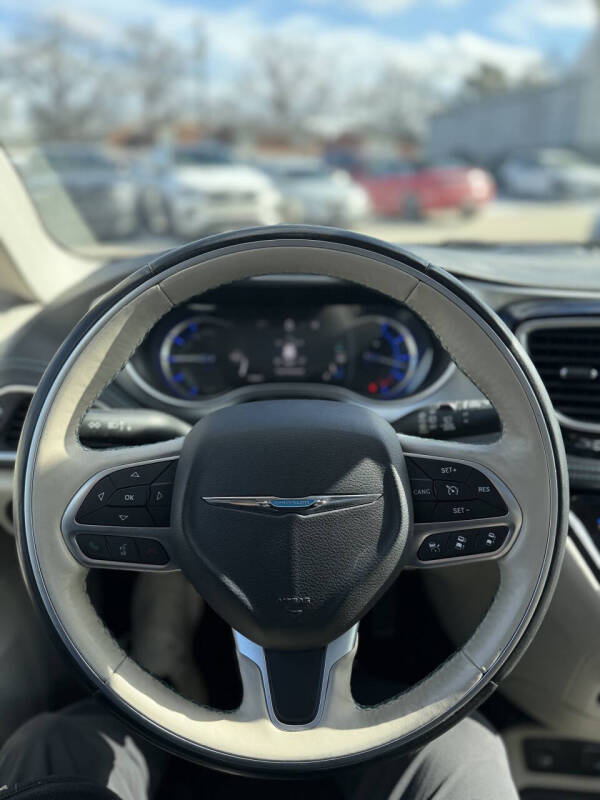 2017 Chrysler Pacifica Hybrid Platinum
