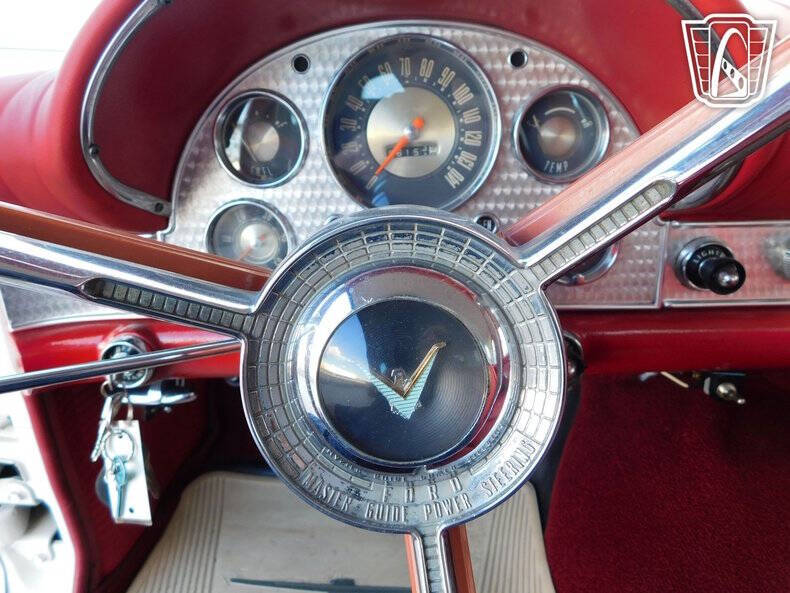 1957 Ford Thunderbird