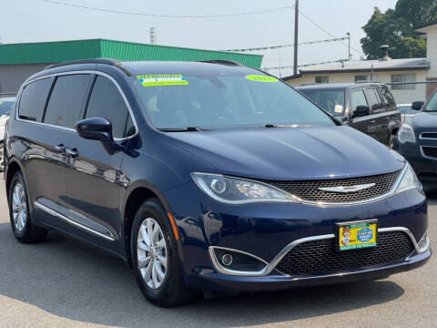 2017 Chrysler Pacifica Touring-L