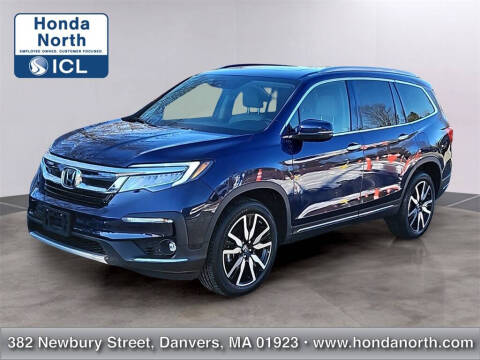2022 Honda Pilot Touring w/Rear Captain's Chairs