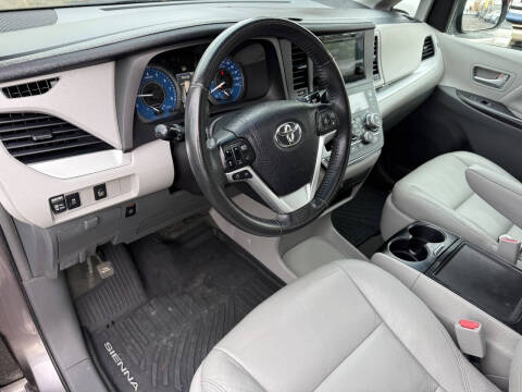 2016 Toyota Sienna XLE 8-Passenger