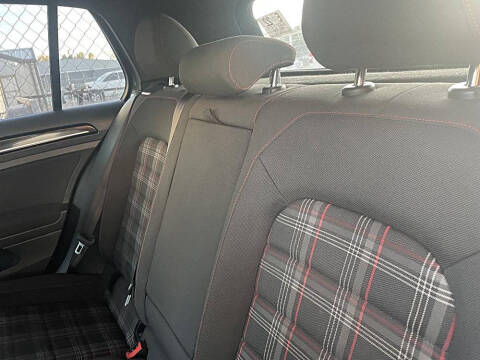 2017 Volkswagen Golf GTI Sport