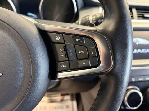 2019 Jaguar E-PACE P300 R-Dynamic SE