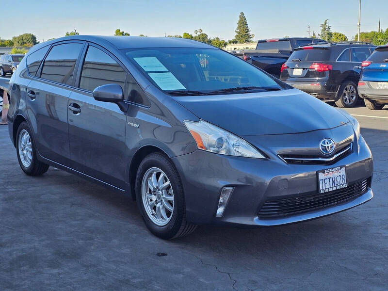 2014 Toyota Prius v Three