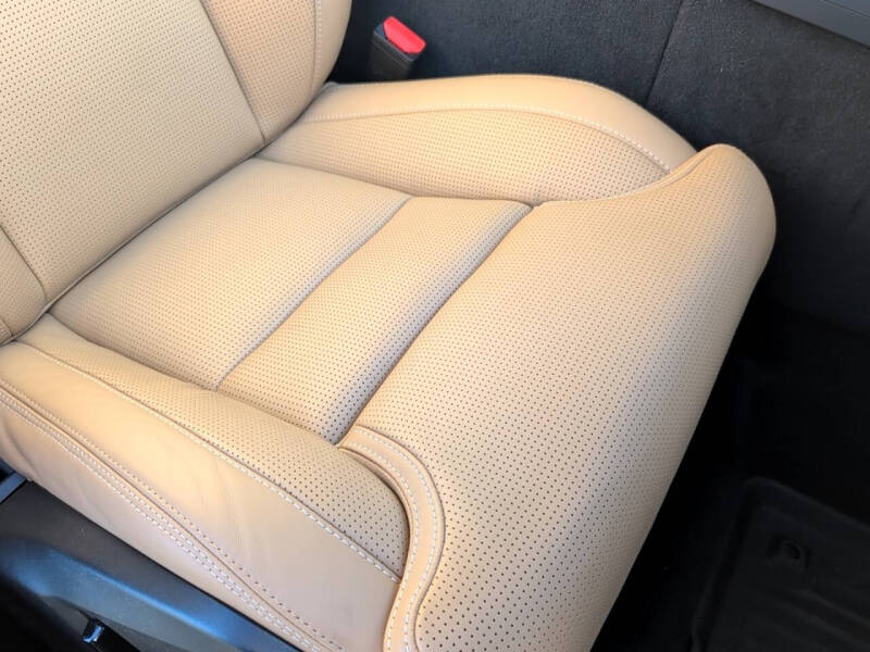 2025 Volvo XC60 B5 Ultra Dark Theme