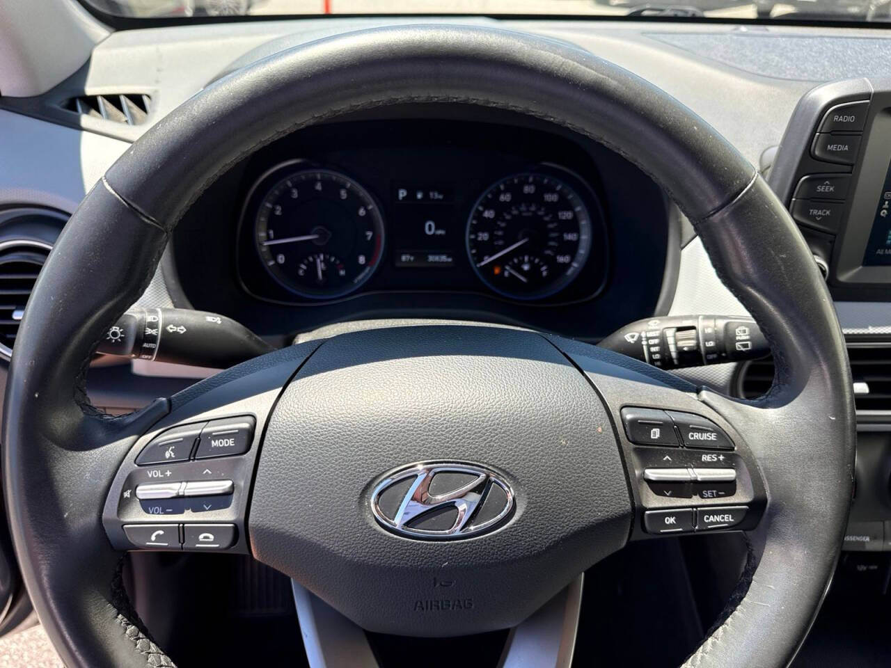 Silver 2020 Hyundai KONA SEL SEL 4dr Crossover 31