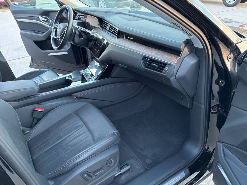 2019 Audi e-tron quattro Premium Plus