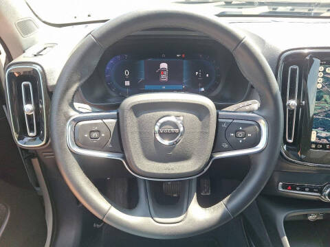 2024 Volvo XC40 B5 Plus Dark Theme