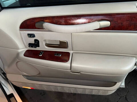 2004 Lincoln Town Car Ultimate