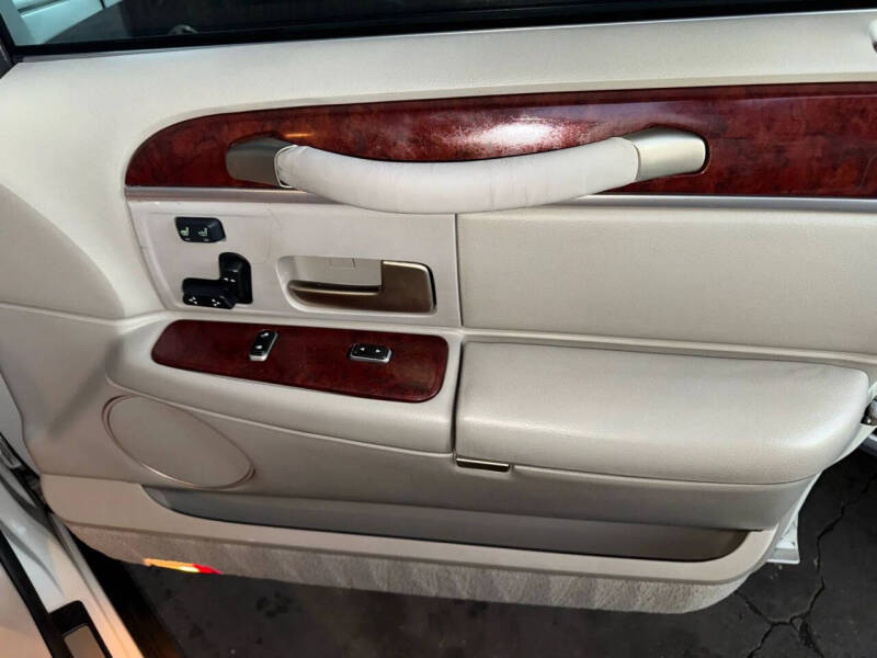 2004 Lincoln Town Car Ultimate