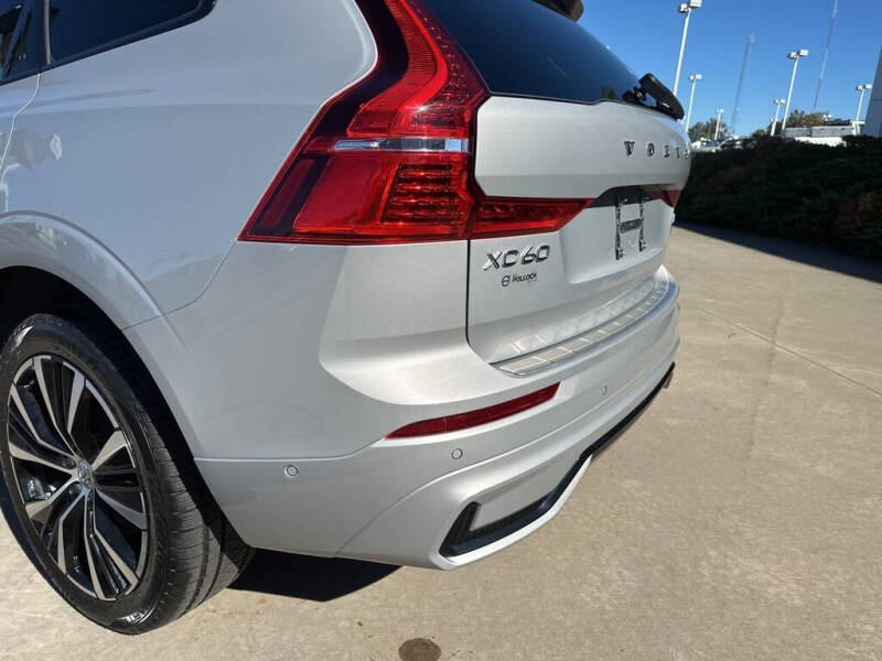 2023 Volvo XC60 B5 Plus Dark Theme